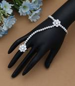 White color hath phool