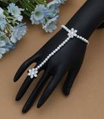 White color hath phool