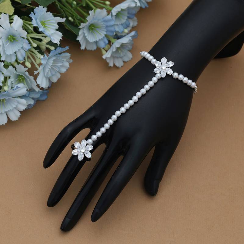 White color hath phool