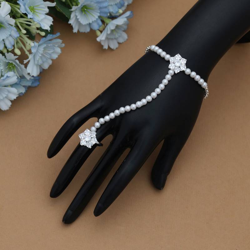 White color hath phool