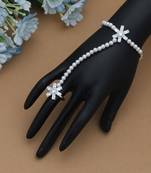 White color hath phool