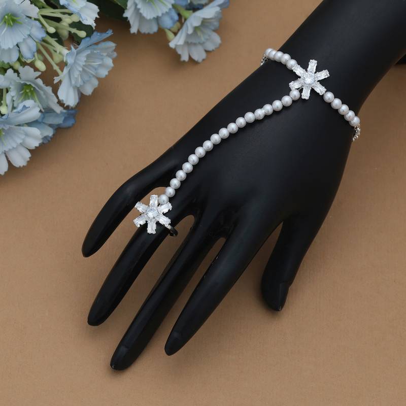 White color hath phool