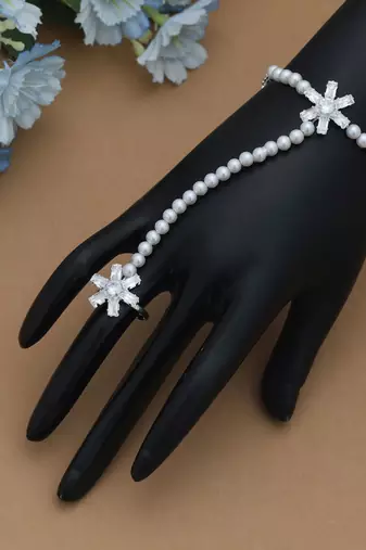 white color hath phool bracelet