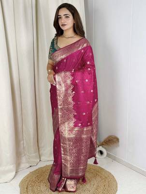 Magenta banarasi satin silk zari weaving saree with embroiderd blouse piece 3