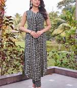 Women olive bottle green printed sleeveless kurta set