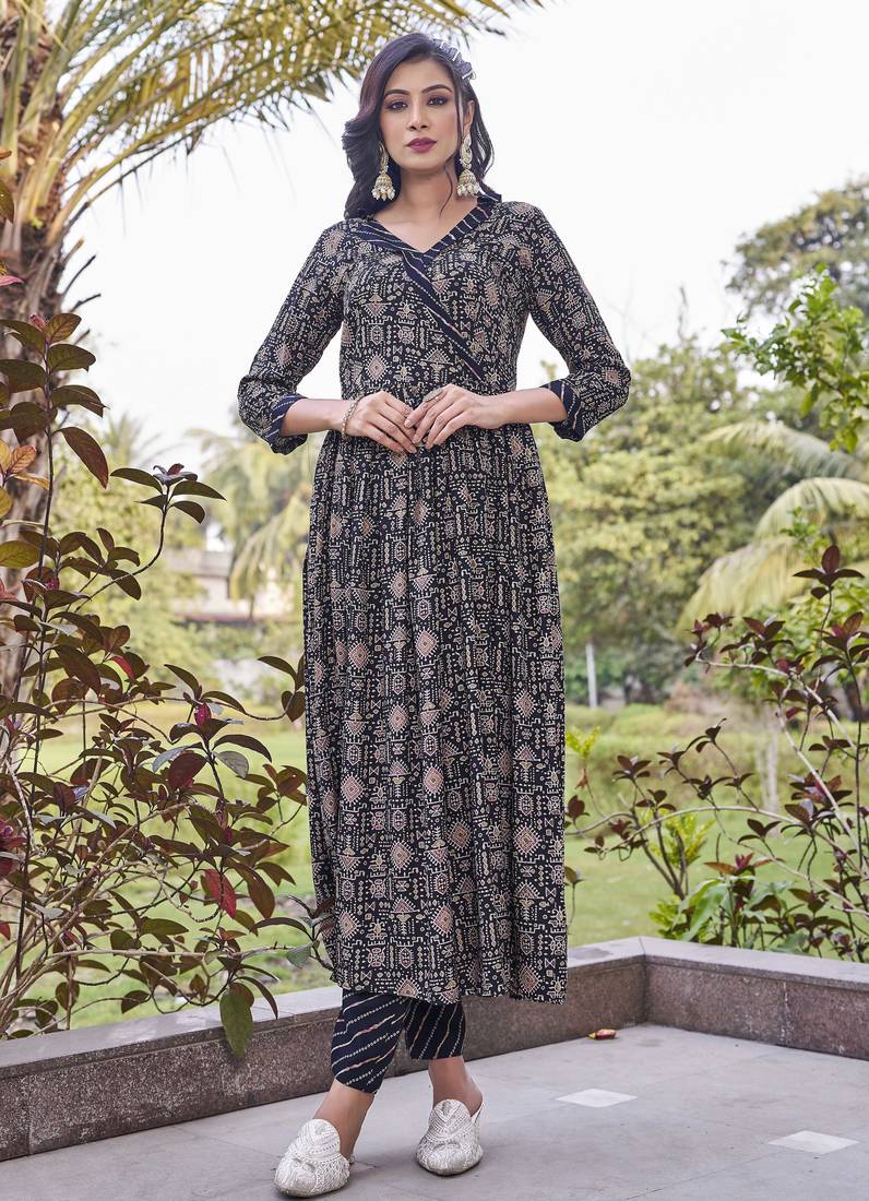 Women black printed anarkali kurta set with v-neck & ethnic motif print