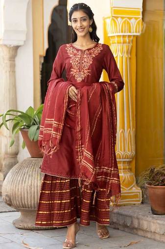 Women ethnic motifs embroidered regular thread work kurta with sharara & with dupatta