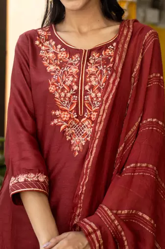 Women ethnic motifs embroidered regular thread work kurta with sharara & with dupatta