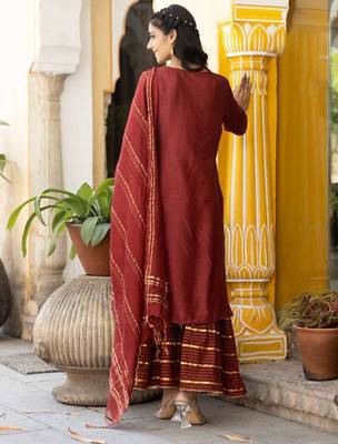 Women ethnic motifs embroidered regular thread work kurta with sharara & with dupatta 3