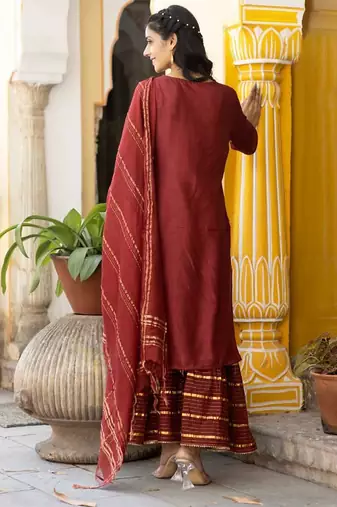 Women ethnic motifs embroidered regular thread work kurta with sharara & with dupatta