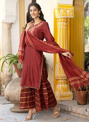 Women ethnic motifs embroidered regular thread work kurta with sharara & with dupatta 4