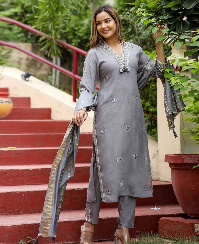 Floral embroidered v-neck sequinned straight kurta with trousers & dupatta