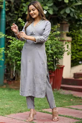 Floral embroidered v-neck sequinned straight kurta with trousers & dupatta