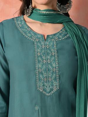 Women ethnic motifs embroidered regular thread work kurta with trousers & with dupatta 2