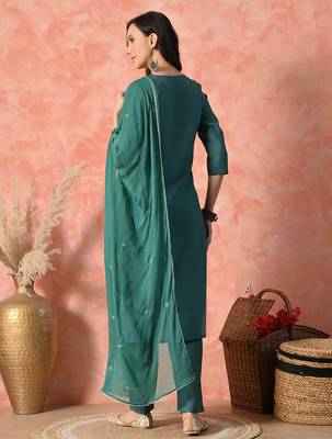 Women ethnic motifs embroidered regular thread work kurta with trousers & with dupatta 3