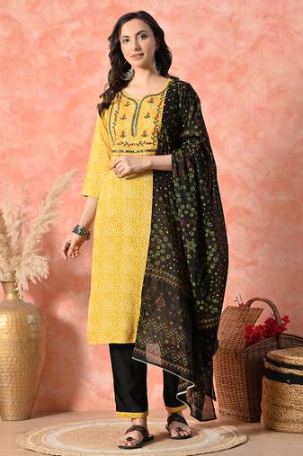 Bandhani printed regular thread work kurta with trousers & dupatta