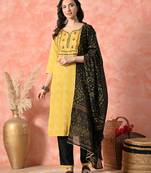 Bandhani printed regular thread work kurta with trousers & dupatta
