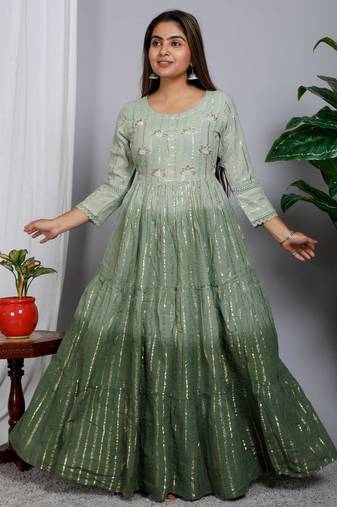 Blocked dyed round neck three-quarter regular sleeves aharkali shape