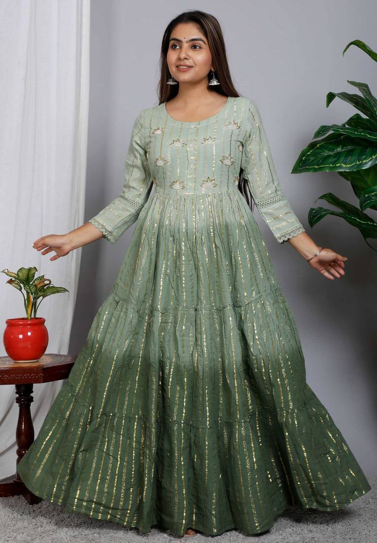 Blocked dyed round neck three-quarter regular sleeves aharkali shape