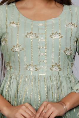 Blocked dyed round neck three-quarter regular sleeves aharkali shape 2