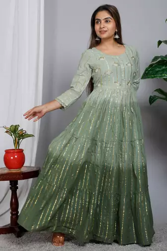 Blocked dyed round neck three-quarter regular sleeves aharkali shape