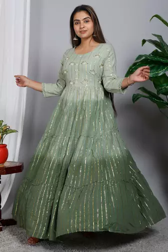 Blocked dyed round neck three-quarter regular sleeves aharkali shape