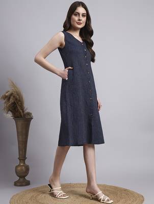 Women navy solid kantha dress 3