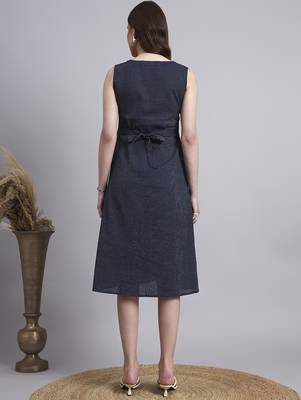 Women navy solid kantha dress 4