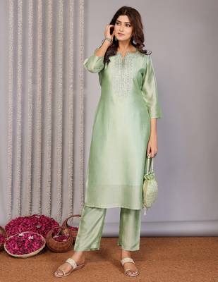 Women pista green plain chanderi kurta set 2