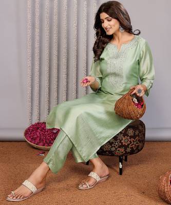 Women pista green plain chanderi kurta set 5