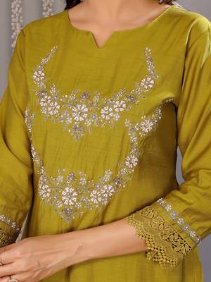 Women olive green floral roman kurta set 4