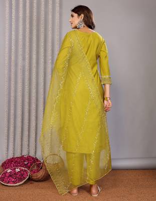 Women olive green floral roman kurta set 5