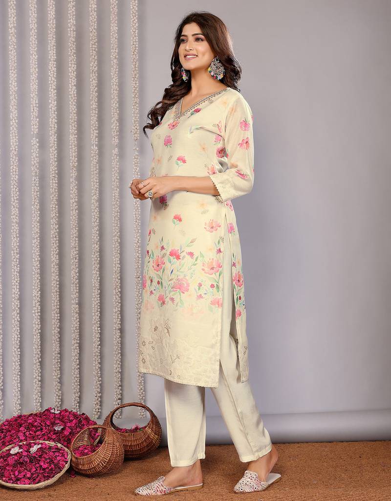 Women off white floral chanderi kurta set
