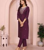 Women magenta floral roman kurta set