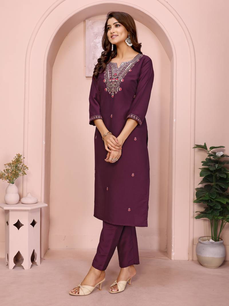 Women magenta floral roman kurta set