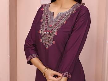 Women magenta floral roman kurta set 5