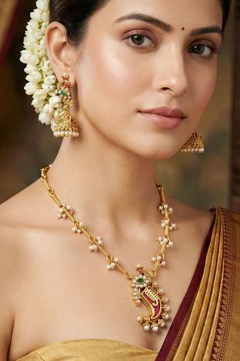 Traditional gold-tone paisley pendant necklace set