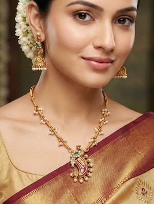 Traditional gold-tone paisley pendant necklace set 2