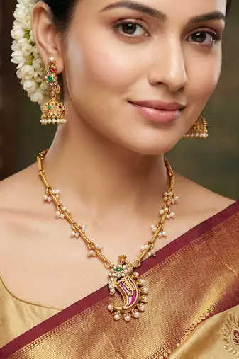 Traditional gold-tone paisley pendant necklace set
