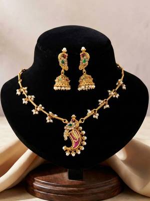 Traditional gold-tone paisley pendant necklace set 3