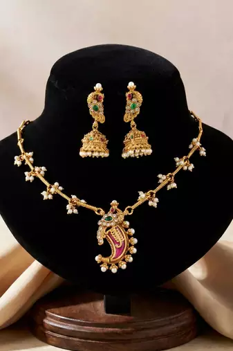 Traditional gold-tone paisley pendant necklace set