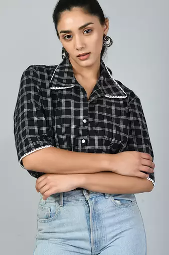 Black squre top