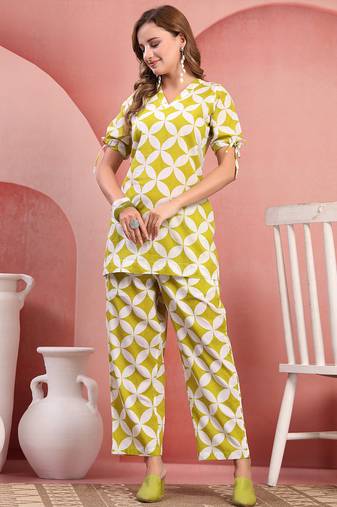 Women parrot green cotton floral printed co ord sets stitched