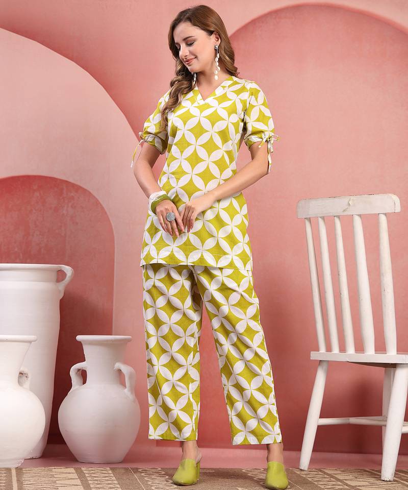 Women parrot green cotton floral printed co ord sets stitched