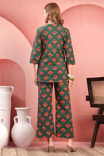 Women green cotton floral printed co ord sets stitched