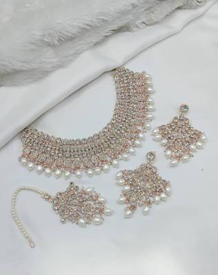 Elegant gold plated kundan pearl bridal jewelry set traditional handcrafted necklace, earrings and maang tikka 1