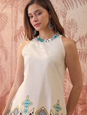 Women cream cotton printed kurta 4
