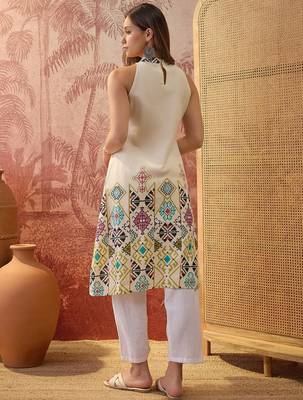Women cream cotton printed kurta 4