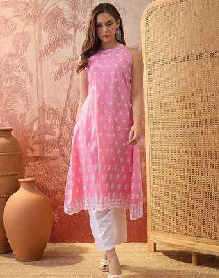 Women pink cotton embroidery kurta 5