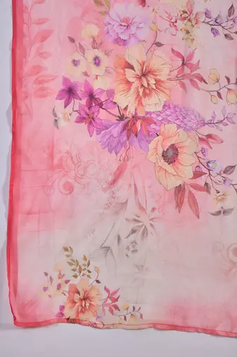 Women pink pure cotton embroidered kurta set